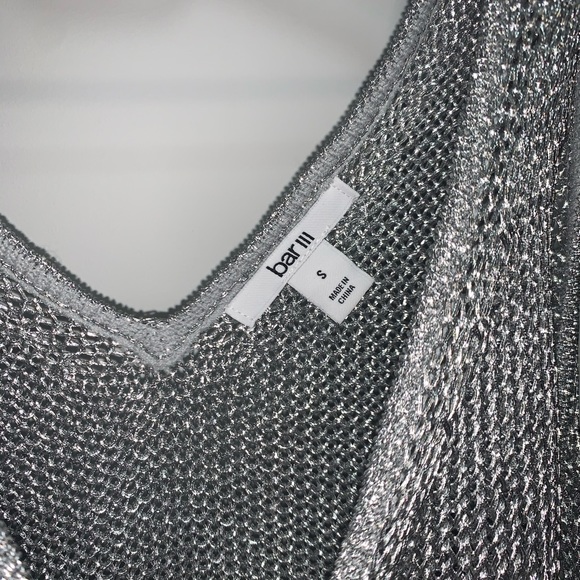BAR III Silver Metallic Top 💕 - Picture 3 of 3
